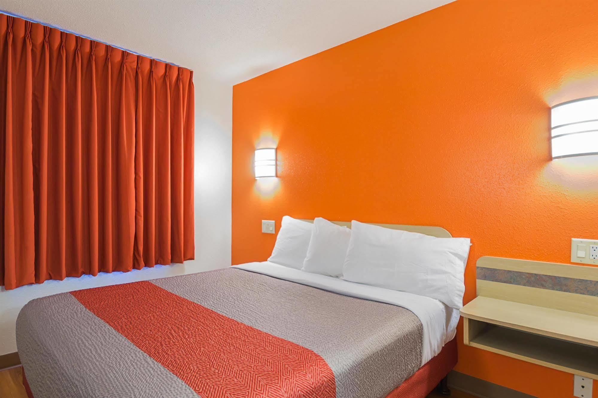 Motel 6-Whitby, On - Toronto East Exterior foto